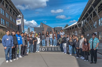 Digital scholars 2024 cohort at W statue